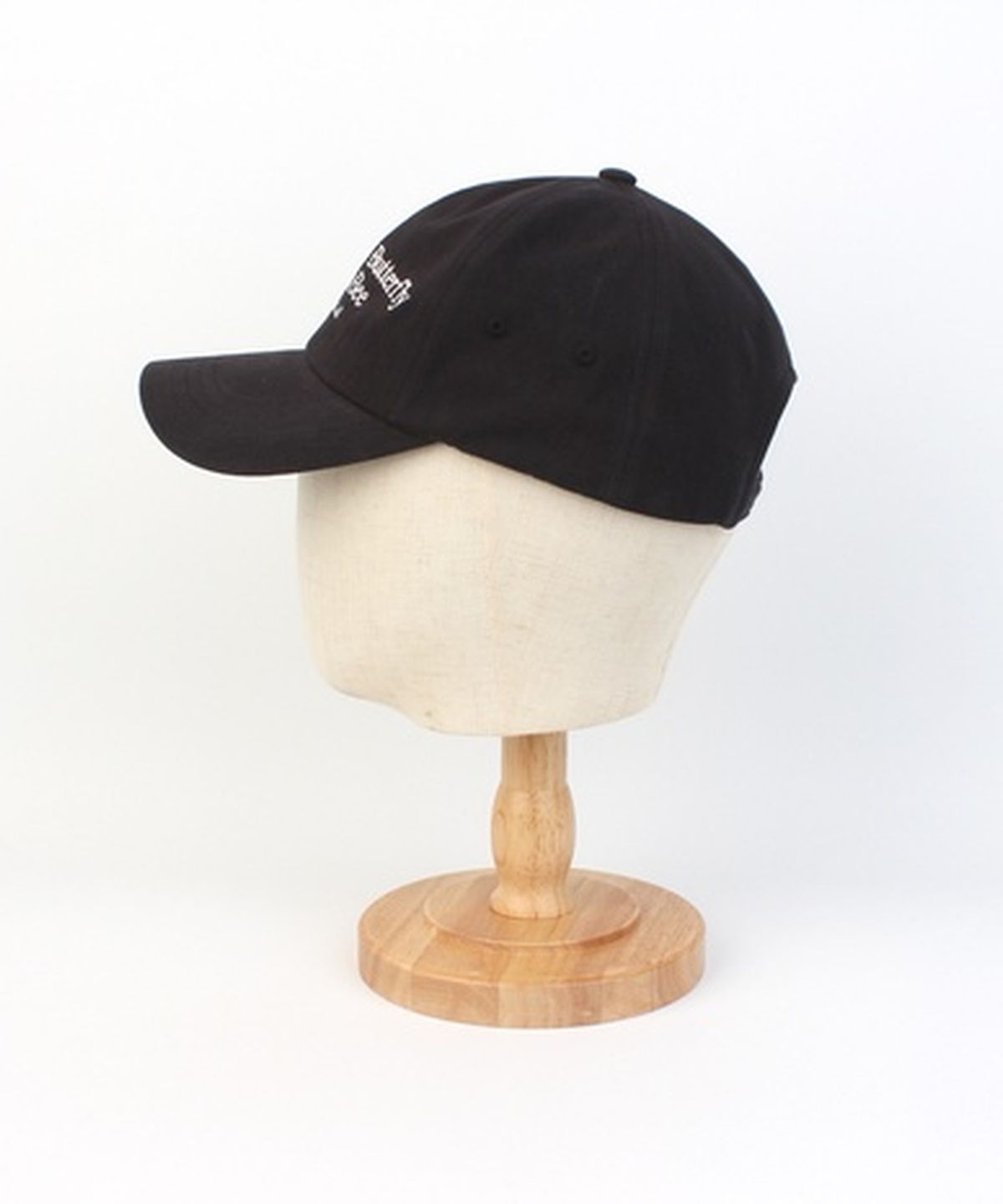유니버셜 케미스트리(UNIVERSAL CHEMISTRY) Ali Lettering Black Ballcap 레터링볼캡