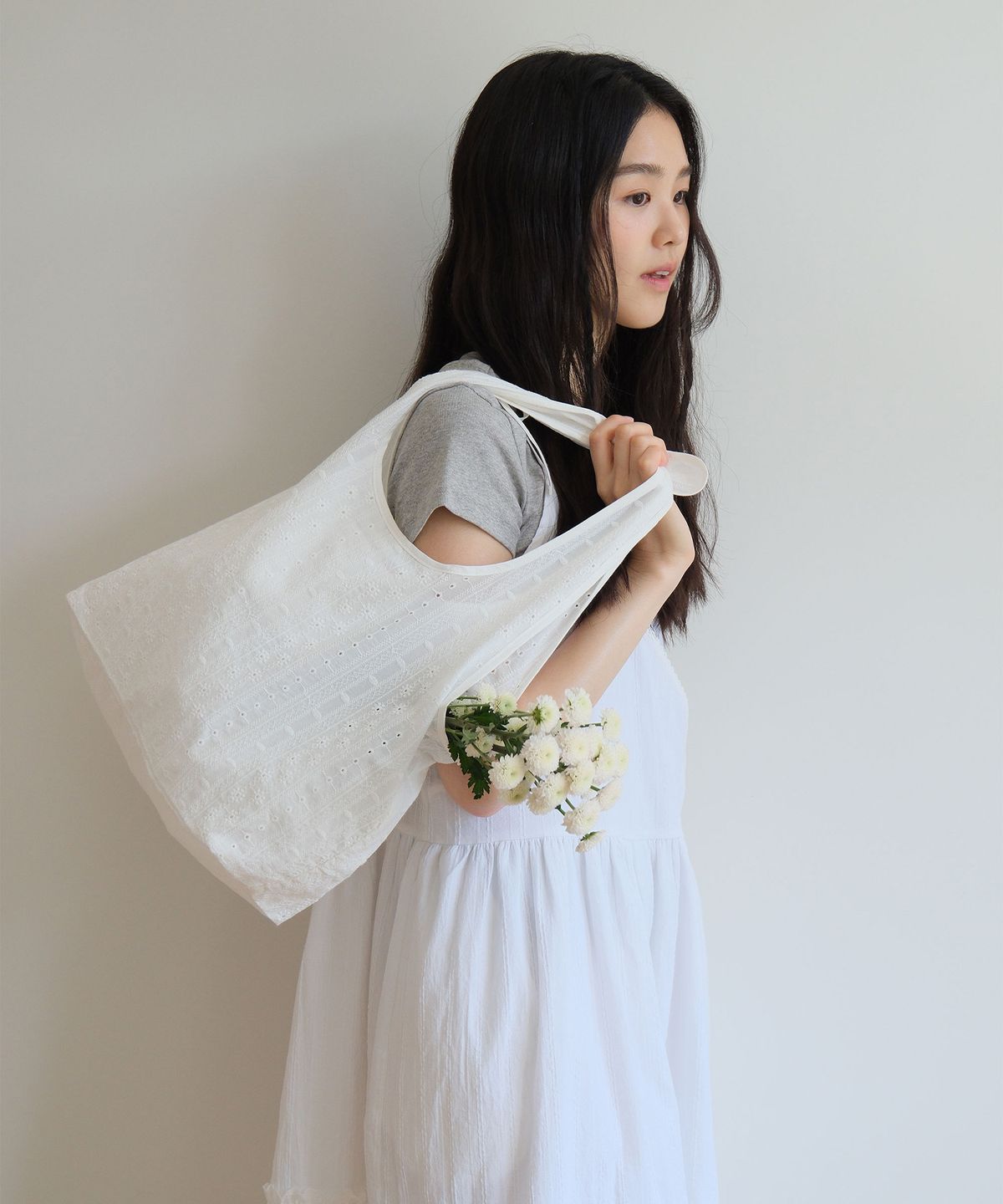 모의(MOUI) Light eyelet bag (O/WHITE)