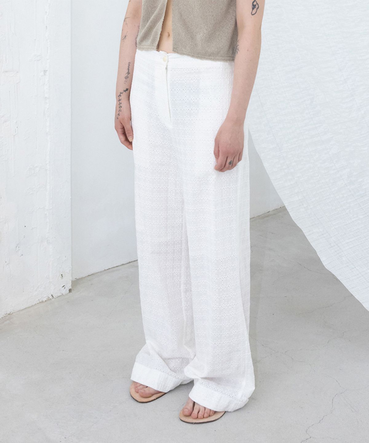 모노크롬(MONOCHROME) drow eyelet pants