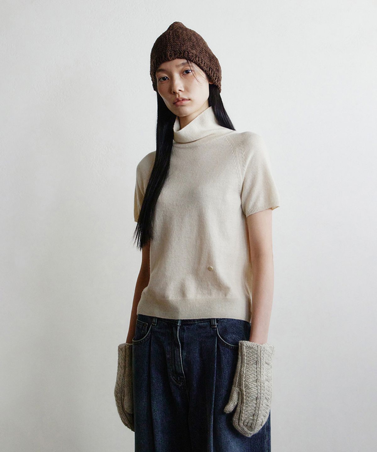 모노크롬(MONOCHROME) hand leaf gloves (ivory)