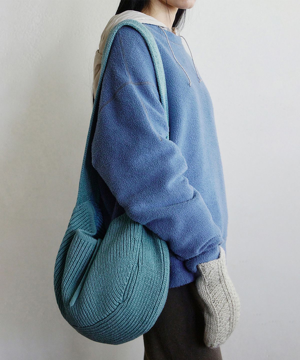 모노크롬(MONOCHROME) picker knit bag (smoke blue)