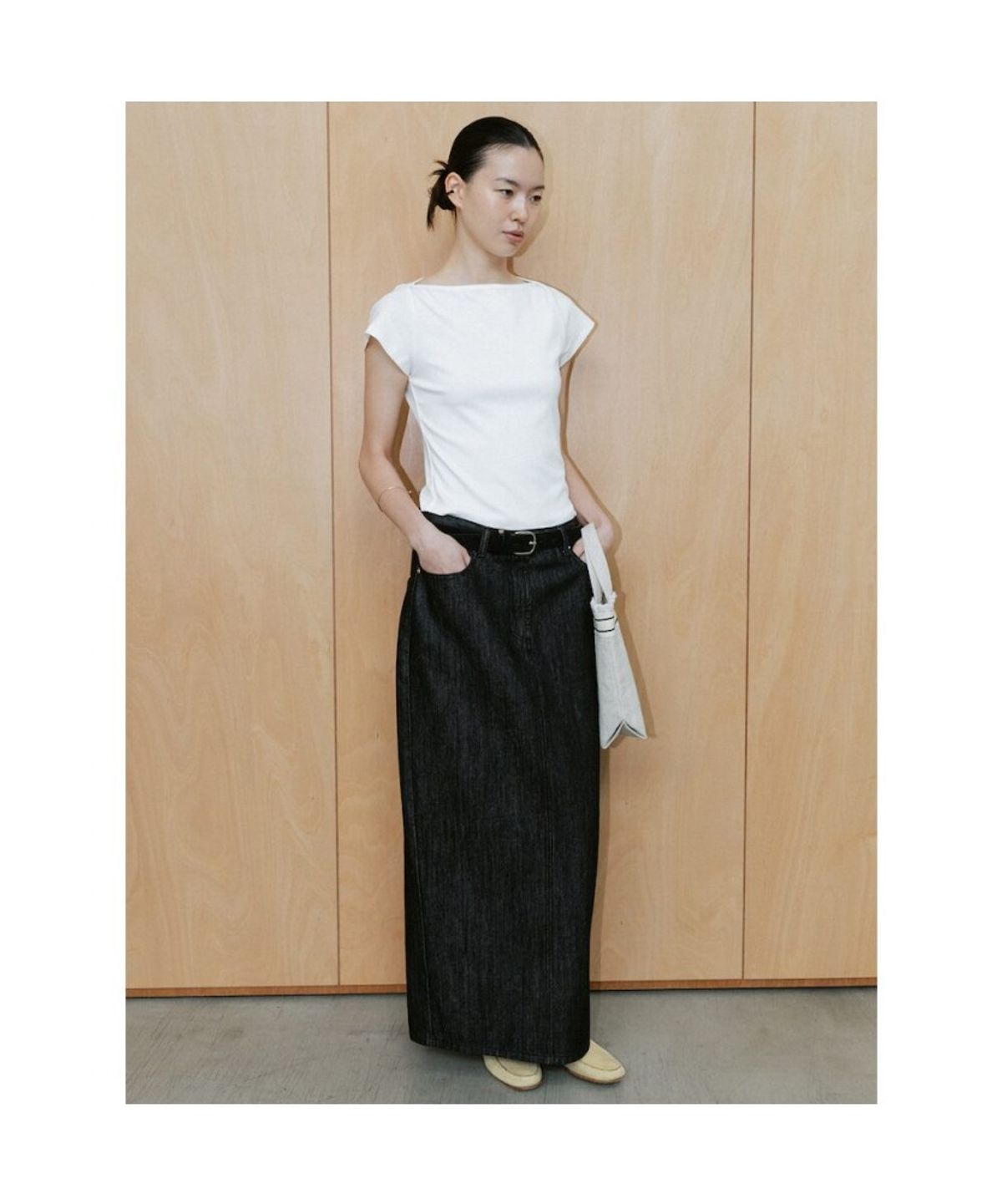디애퍼처(THE APERTURE) 90s H Line Denim Skirt  Black (TA6727A085)