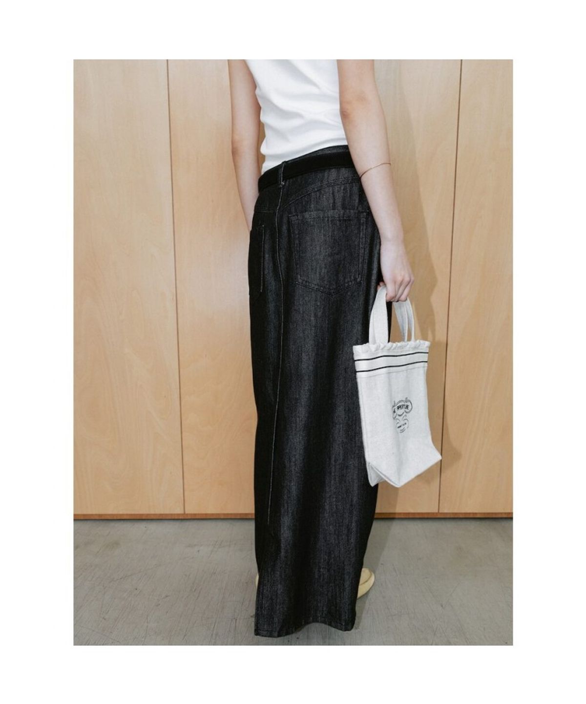 디애퍼처(THE APERTURE) 90s H Line Denim Skirt  Black (TA6727A085)