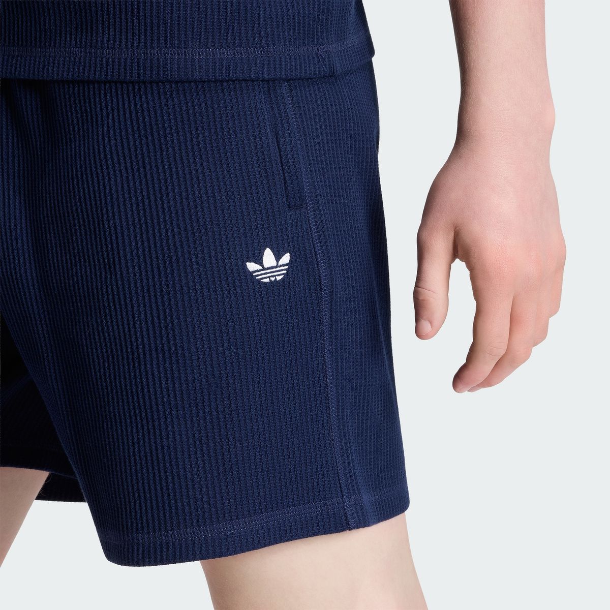 아디다스(ADIDAS) 트레포일 에센셜 와플 쇼츠 KT2445