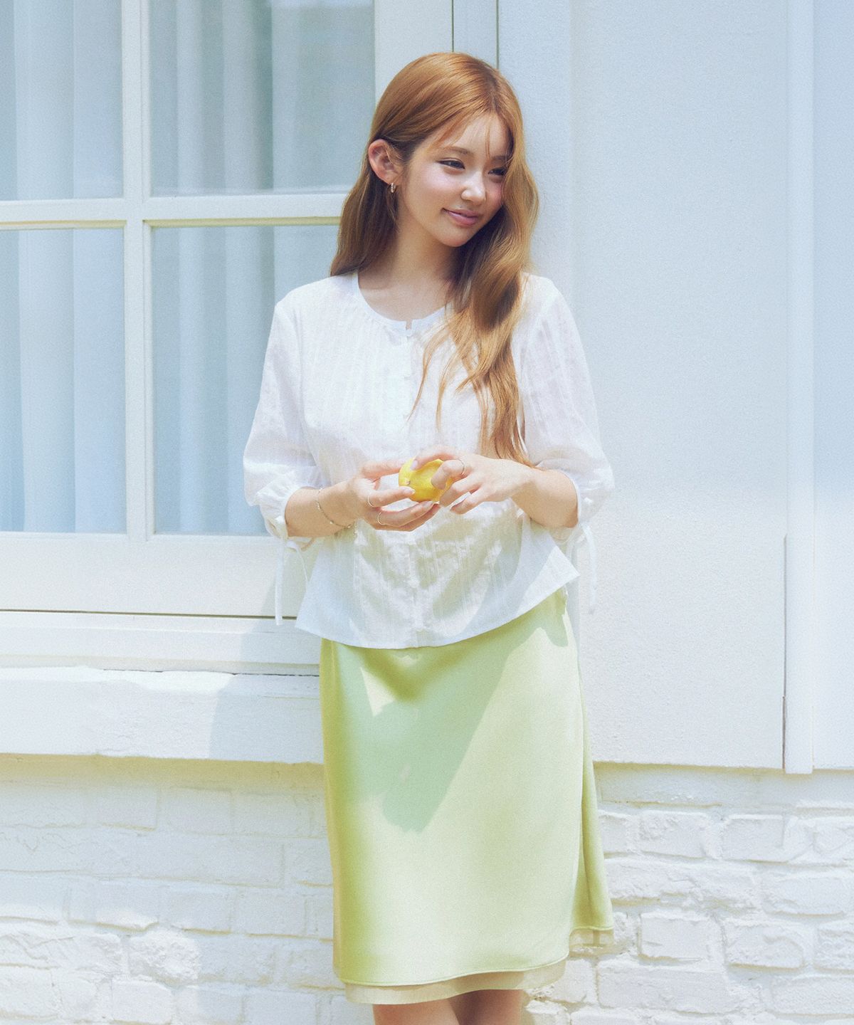 로엠(ROEM) 새틴 미니 스커트 RMWHG37RT1