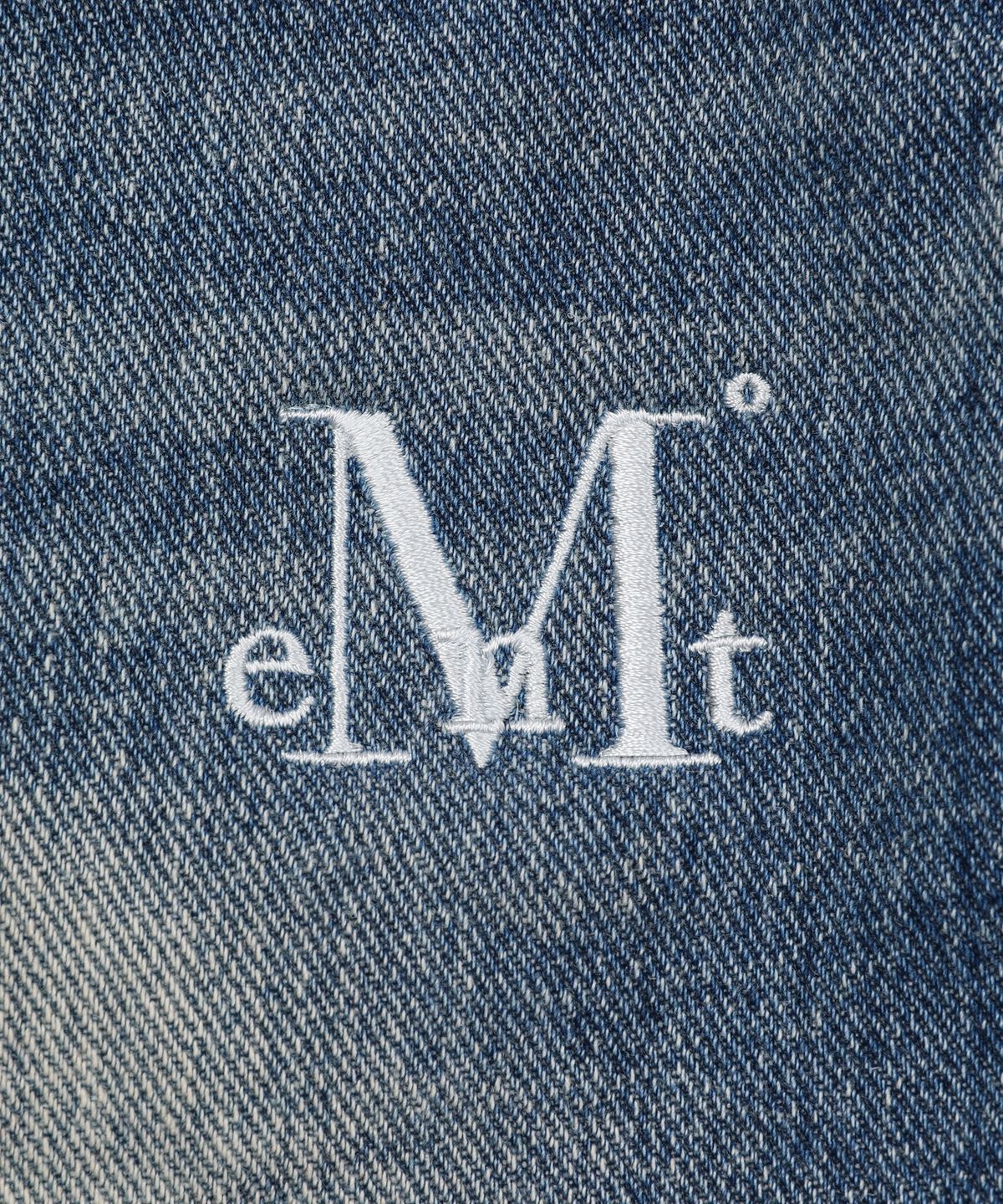 무센트(MUCENT) 룬 워싱 데미지 데님 숏 반바지