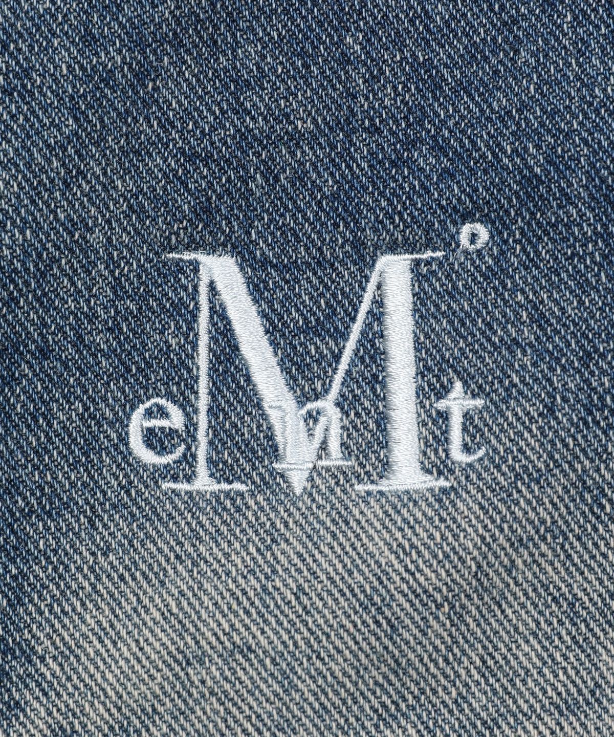 무센트(MUCENT) 룬 워싱 데미지 데님 숏 반바지