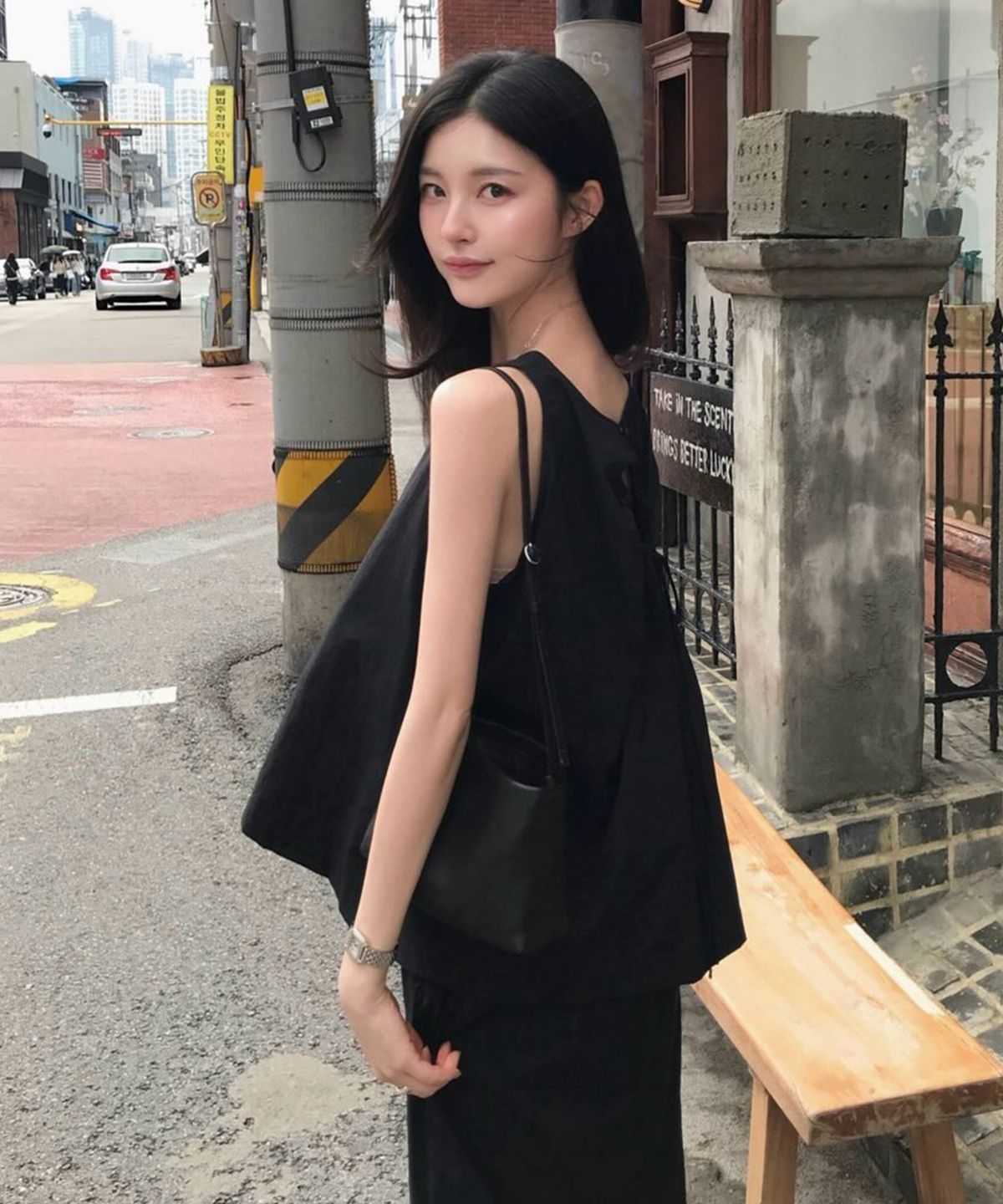 엽페(YUPPE) 슬리브리스 리본 셔츠_블랙