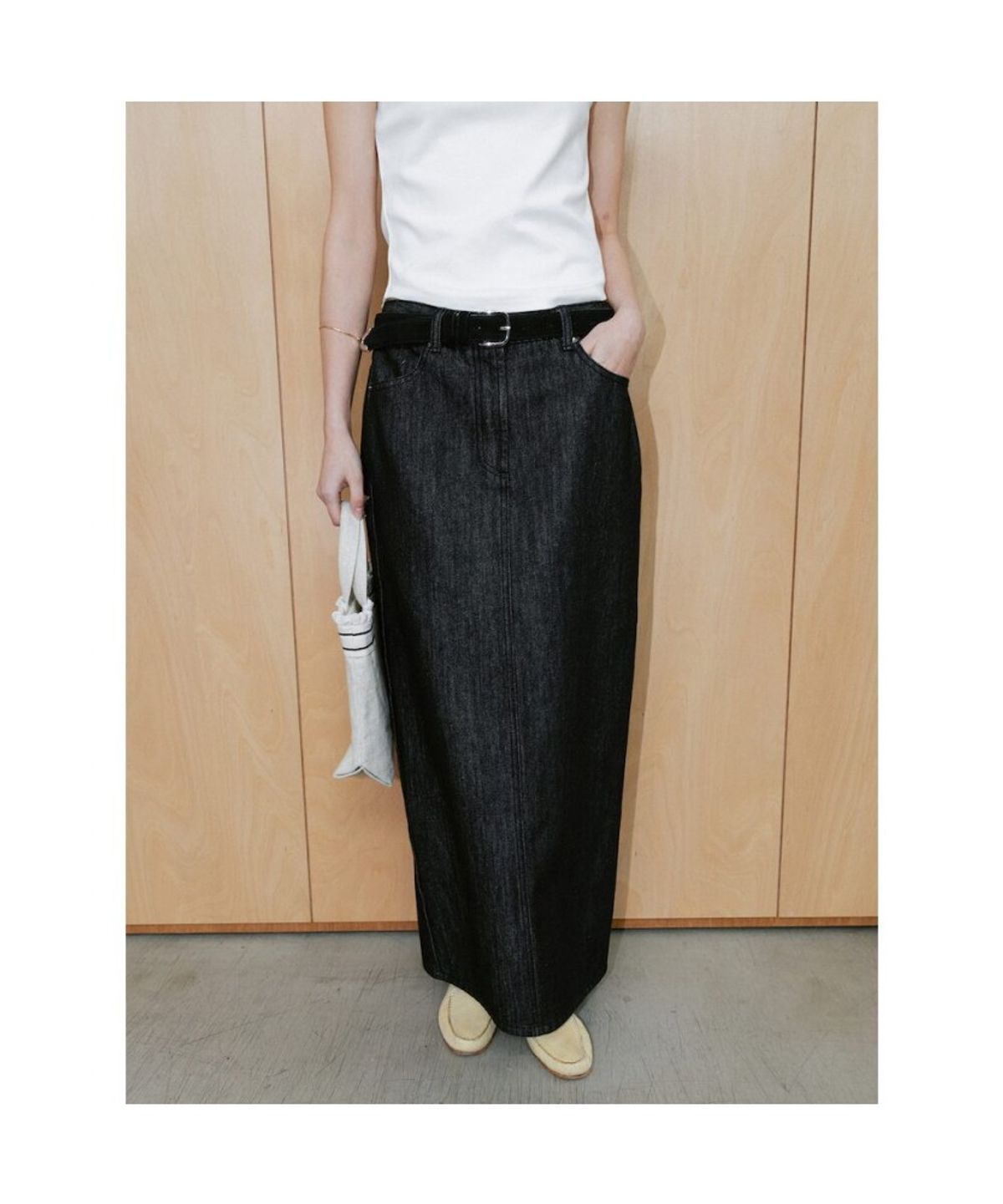 디애퍼처(THE APERTURE) 90s H Line Denim Skirt  Black (TA6727A085)