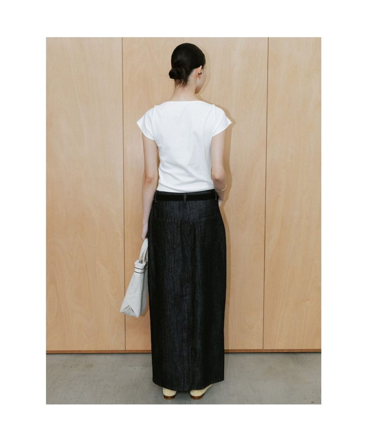 디애퍼처(THE APERTURE) 90s H Line Denim Skirt  Black (TA6727A085)