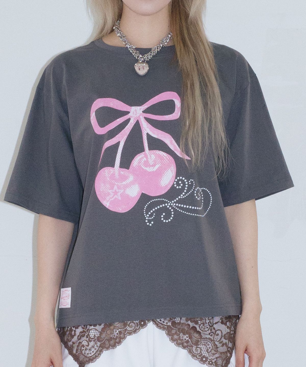페이키(FAKIII) Cherry Stud Graphic T-shirt_CHARCOAL