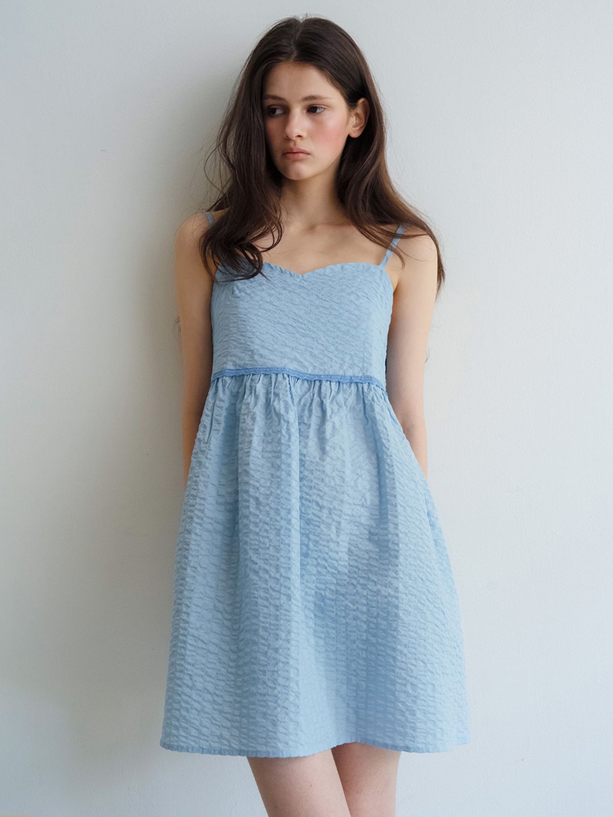 뮈르뮈르(MURMURE) 헤인트 엠보 하트넥 스모크 원피스_Haint Dress