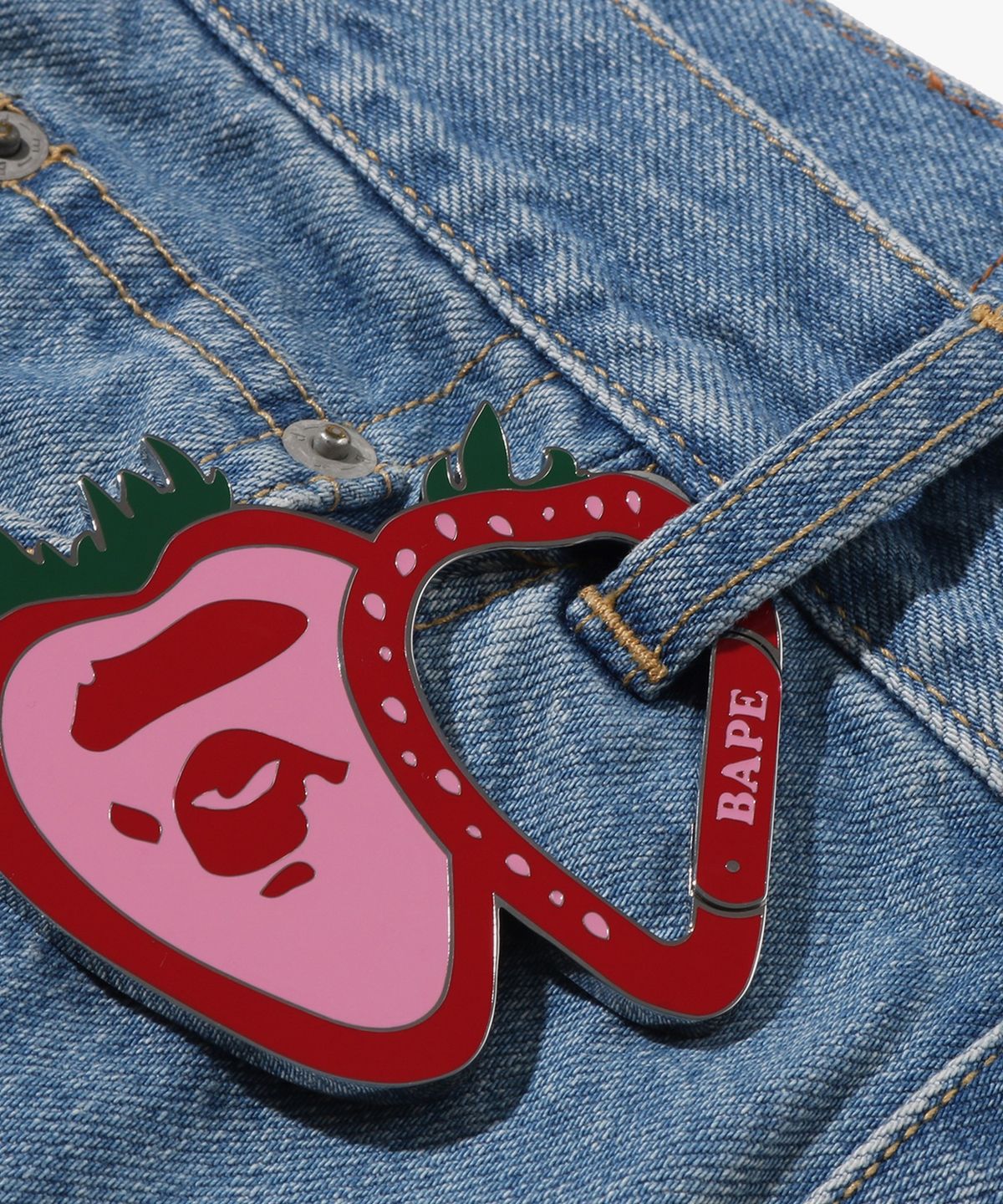 베이프(BAPE) 스트로우베리 에이프 헤드 카라비너 RED