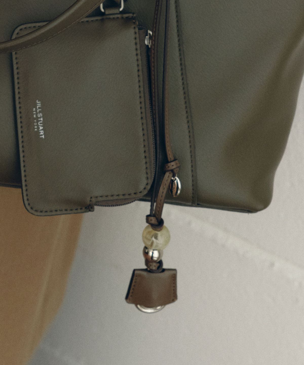 질스튜어트액세서리(JILLSTUART ACC) [파우치포함][BELL] 벨 가죽 참 키홀더  3color JAHO6F350W3 JAHO6F351R2 JAHO6F352I3