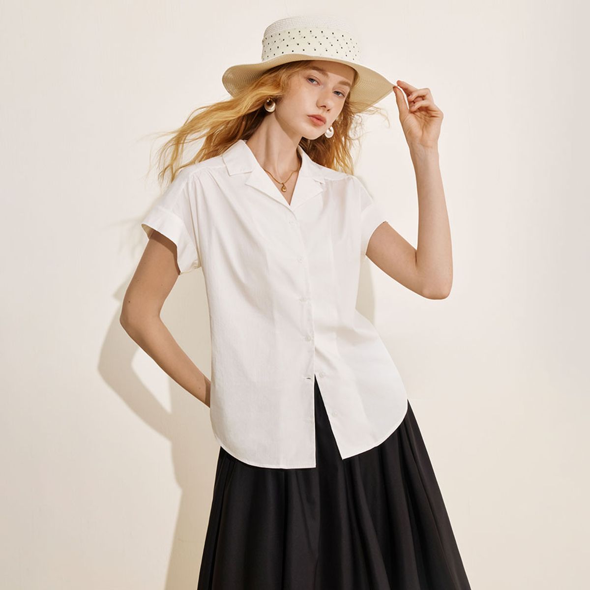와이와이아이엠(YYIAM) YY_Slimming simple white top