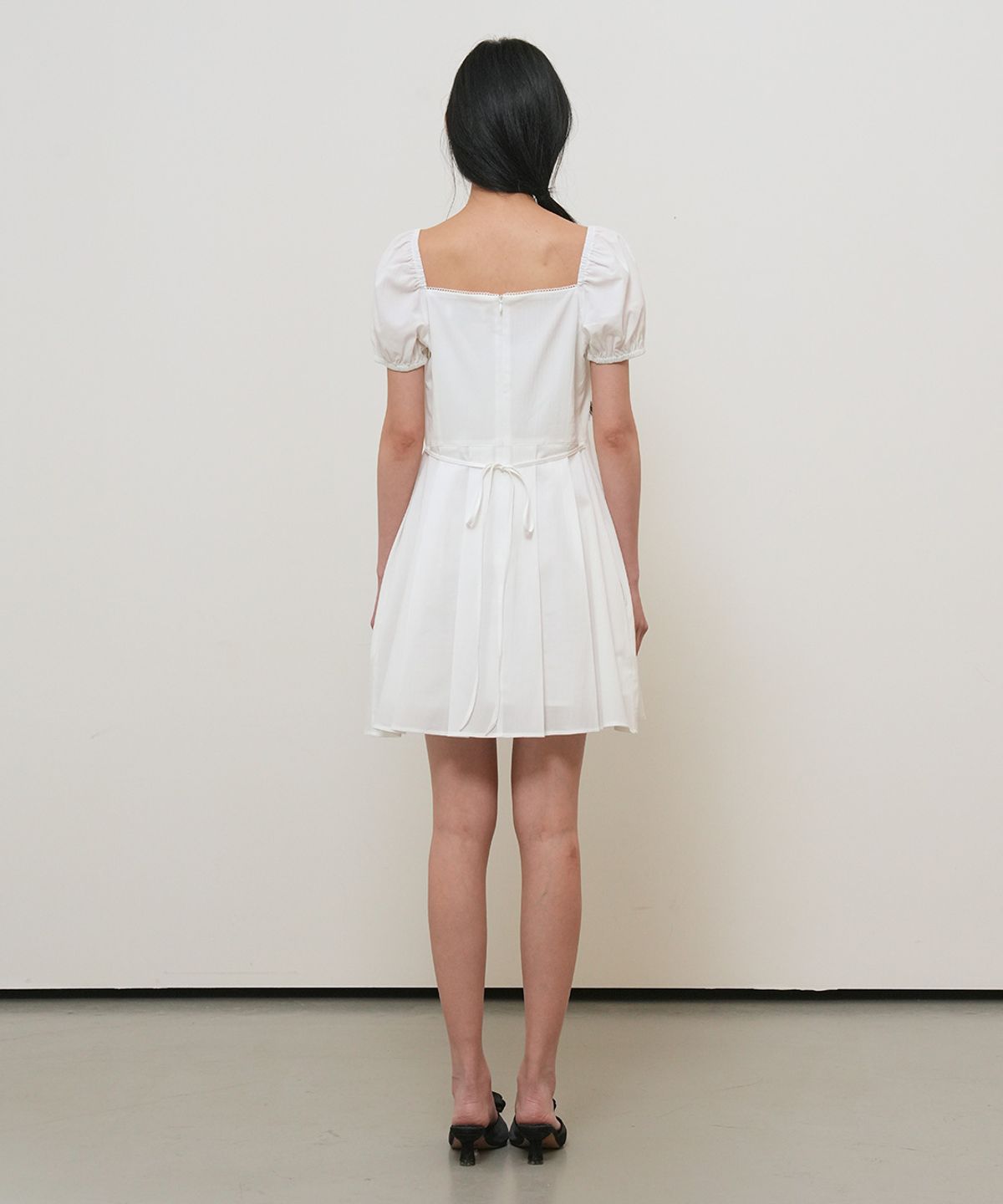 제너럴아이디어(GENERALIDEA) 스퀘어넥 퍼프 미니 원피스 [WHITE] / GF2LOP523