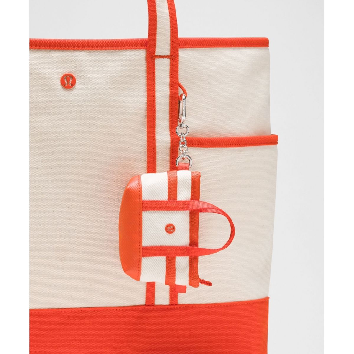 룰루레몬(LULULEMON) 데일리 멀티 포켓 나노 집 탑 토트백  NAT CRYE SLVR