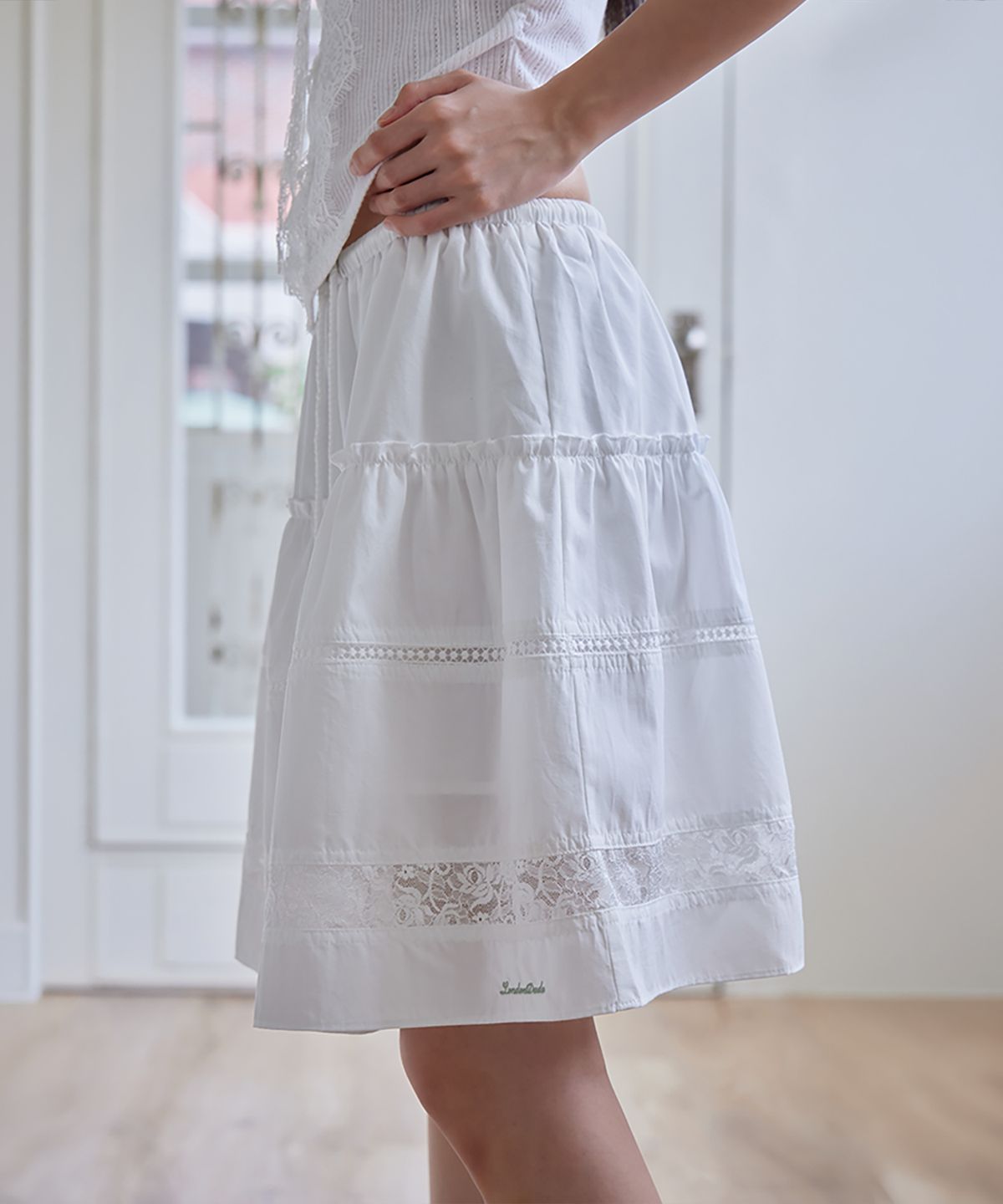 런던다다(LONDONDADA) Lace Flare Midi Skirt, WHITE
