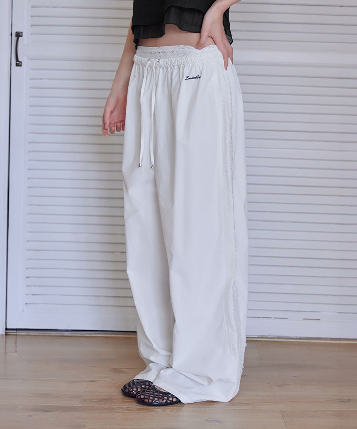 런던다다(LONDONDADA) Summer Lace Line Wide Pants, WHITE