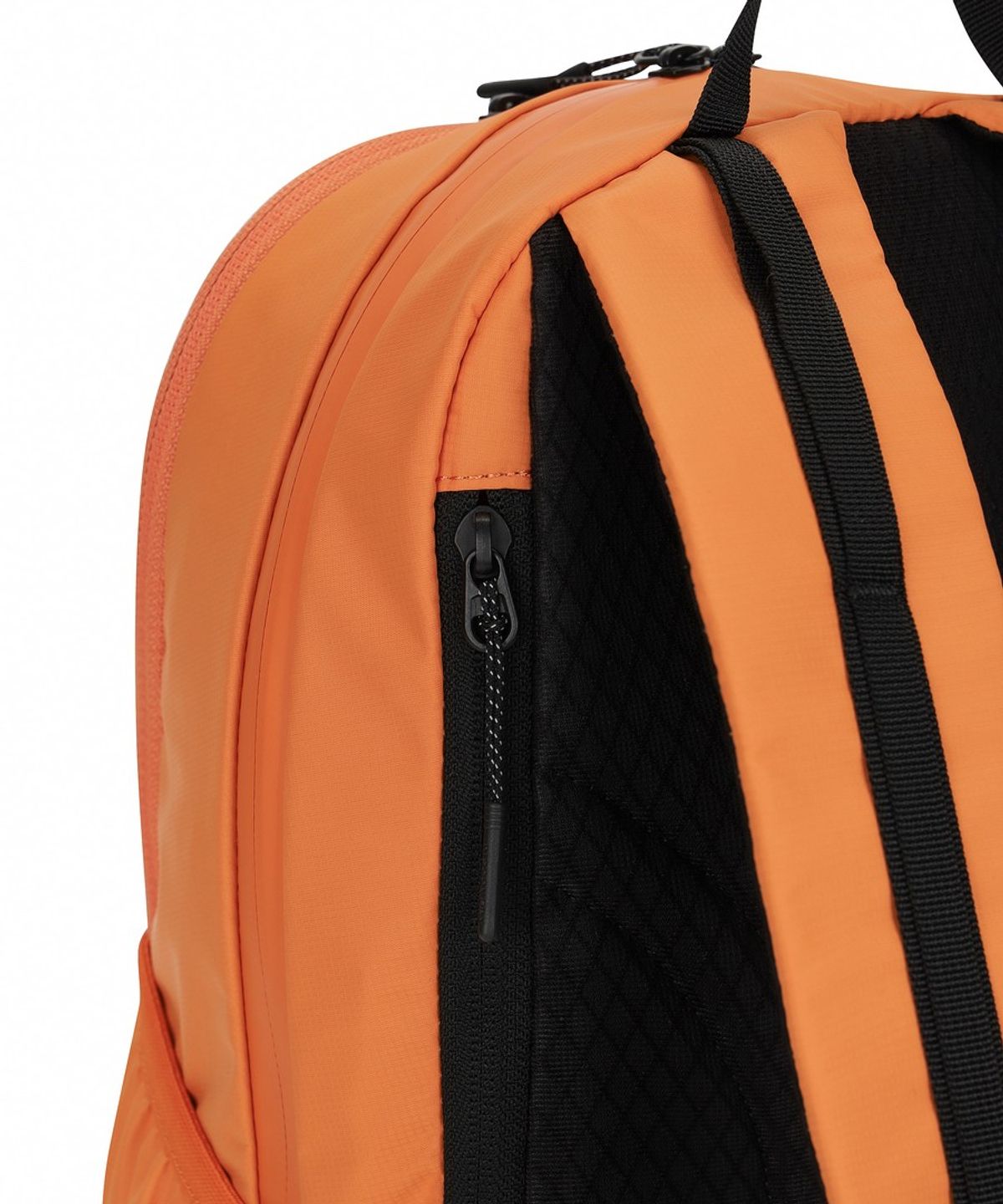 디스커버리 익스페디션(DISCOVERY EXPEDITION) 디스피어 라운드 백팩 (ORANGE)