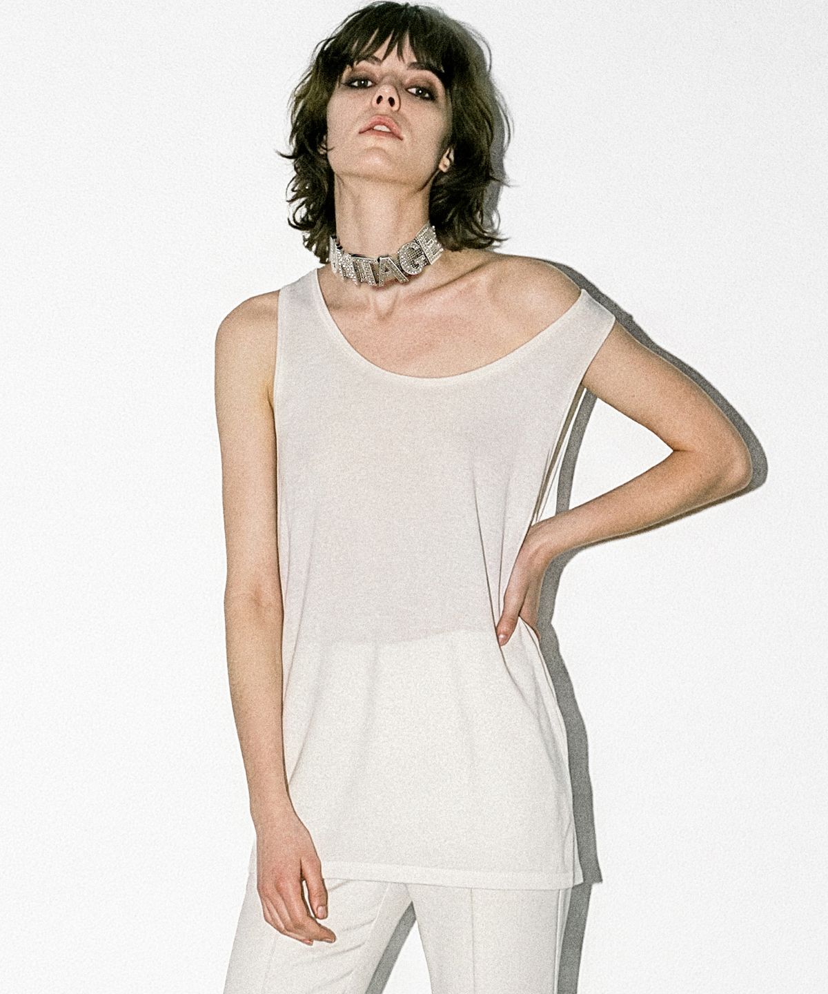 언티지(UNTAGE) 내로우 숄더 실키 민소매 티셔츠[White(UNISEX)]_UTT-ST63