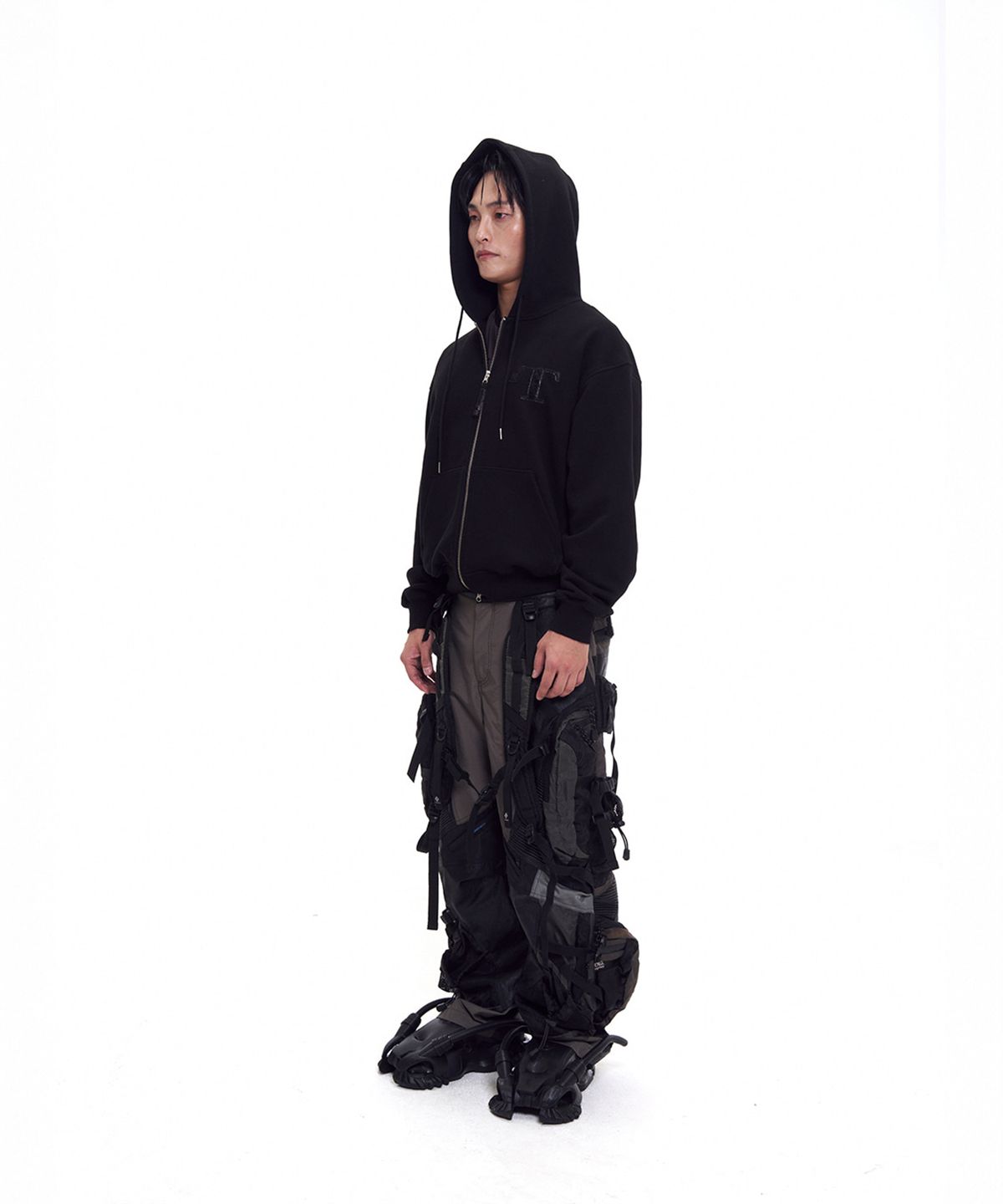 티비오에스(T.B.O.S) 컷팅 집업 후드 블랙