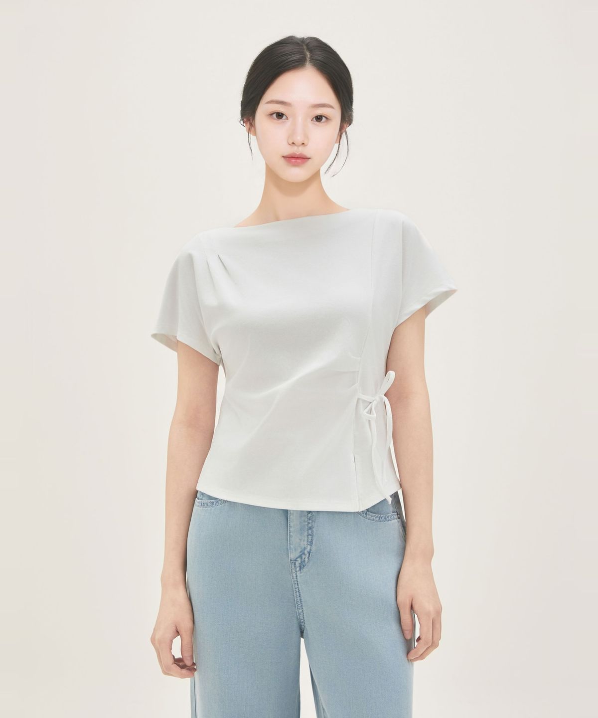 로엠(ROEM) 드레이프 리본 티셔츠 RMHWG38R12