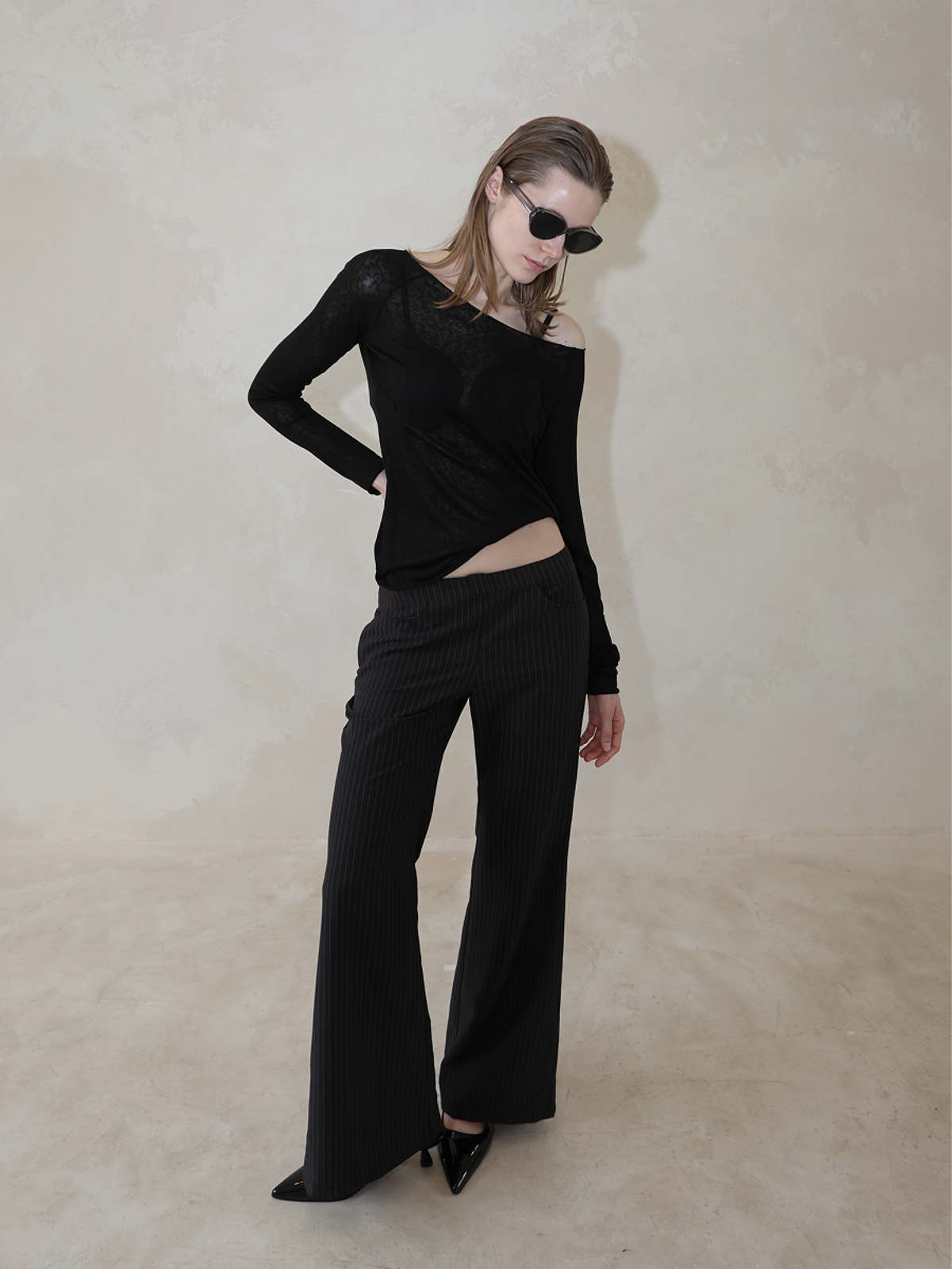 오운서(OWNSER) 마리아 라인 부츠컷 팬츠 (Charcoal Stripe)
