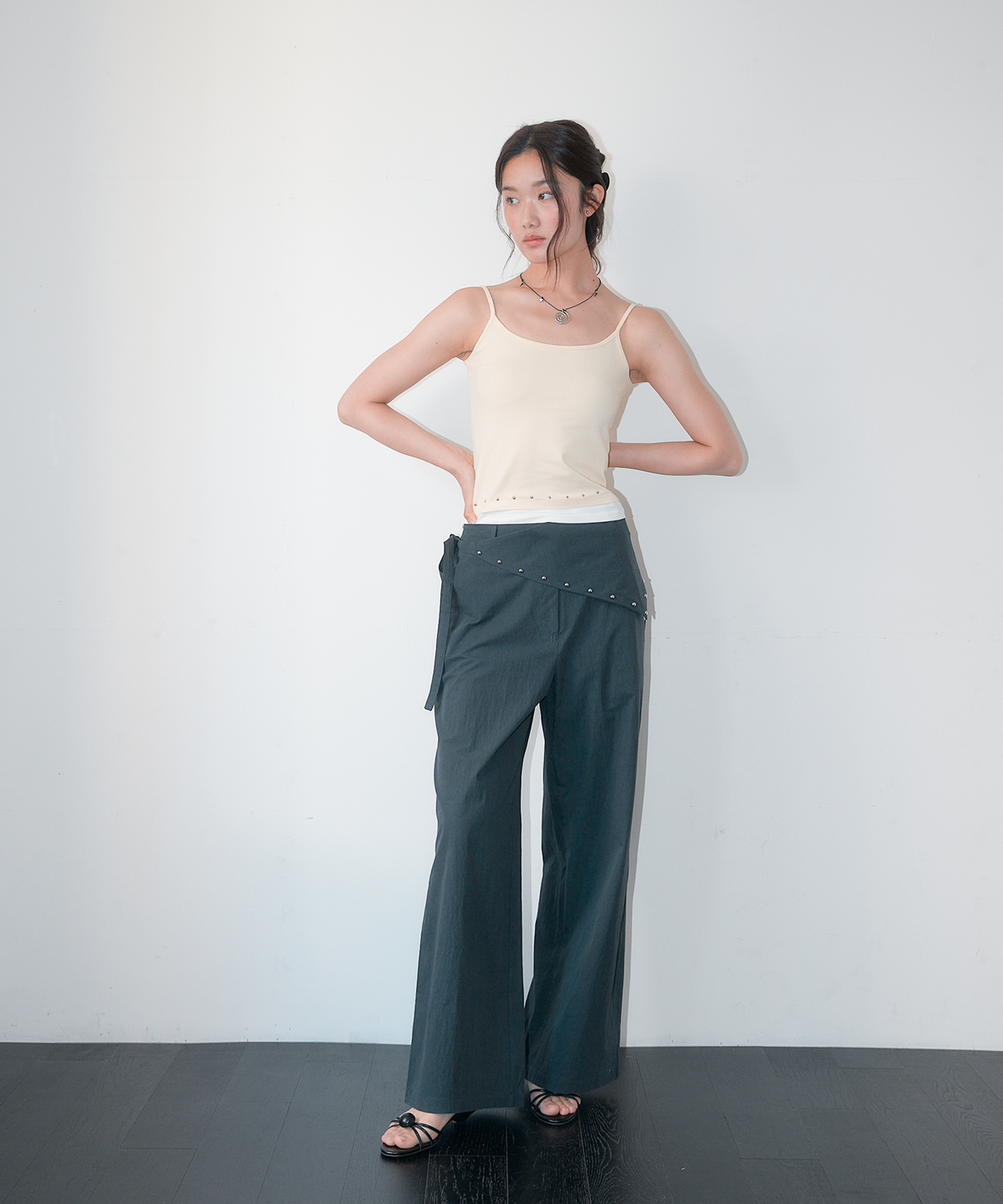 홈바디띵즈(HOMEBODY THINGS) Detachable Stud Belt Pants (NAVY)