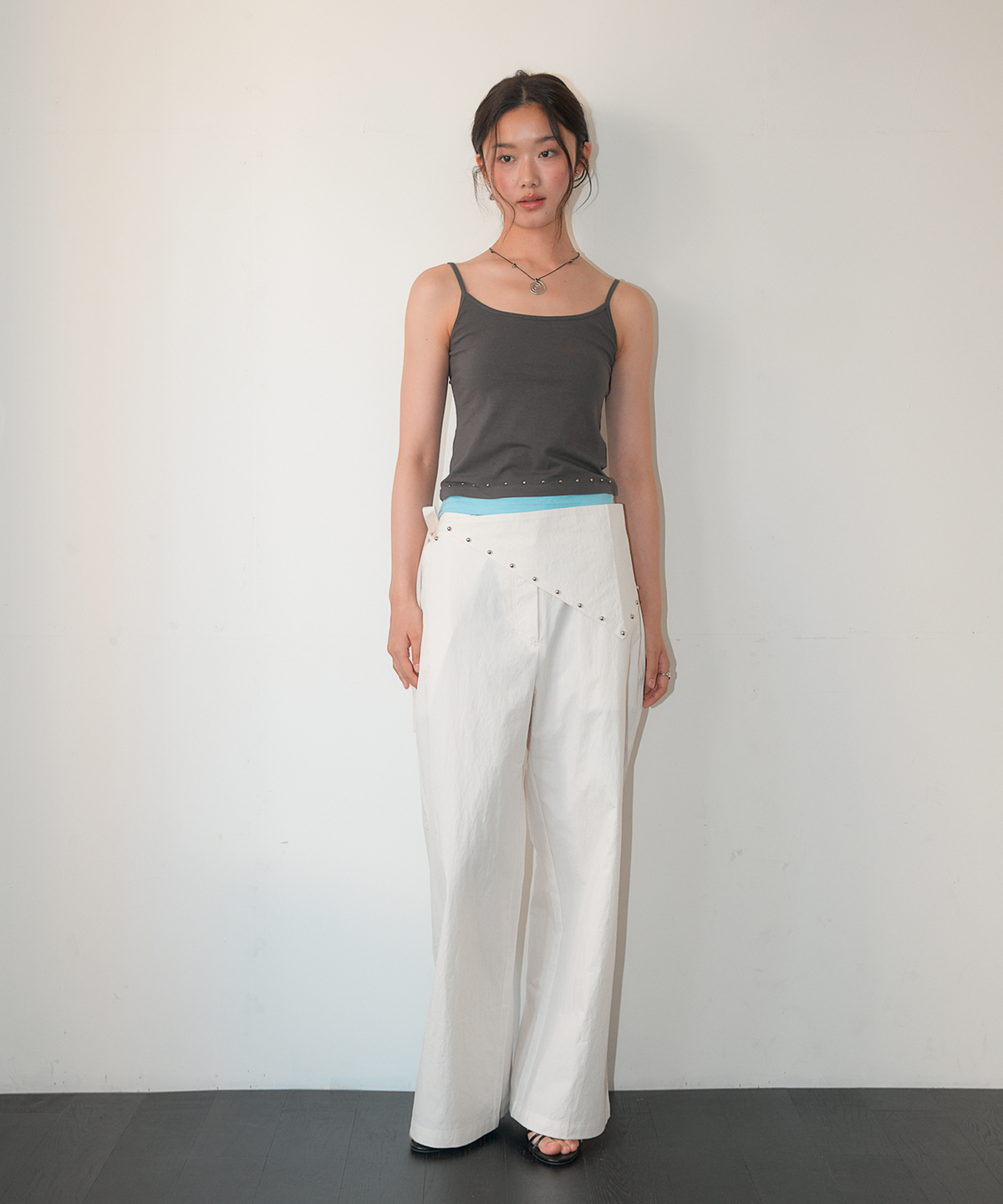 홈바디띵즈(HOMEBODY THINGS) Detachable Stud Belt Pants (IVORY)