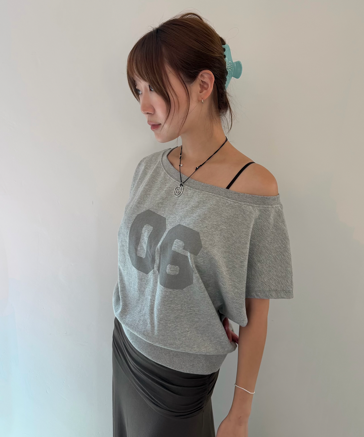 홈바디띵즈(HOMEBODY THINGS) One -Shoulder T-Shirt (GREY)