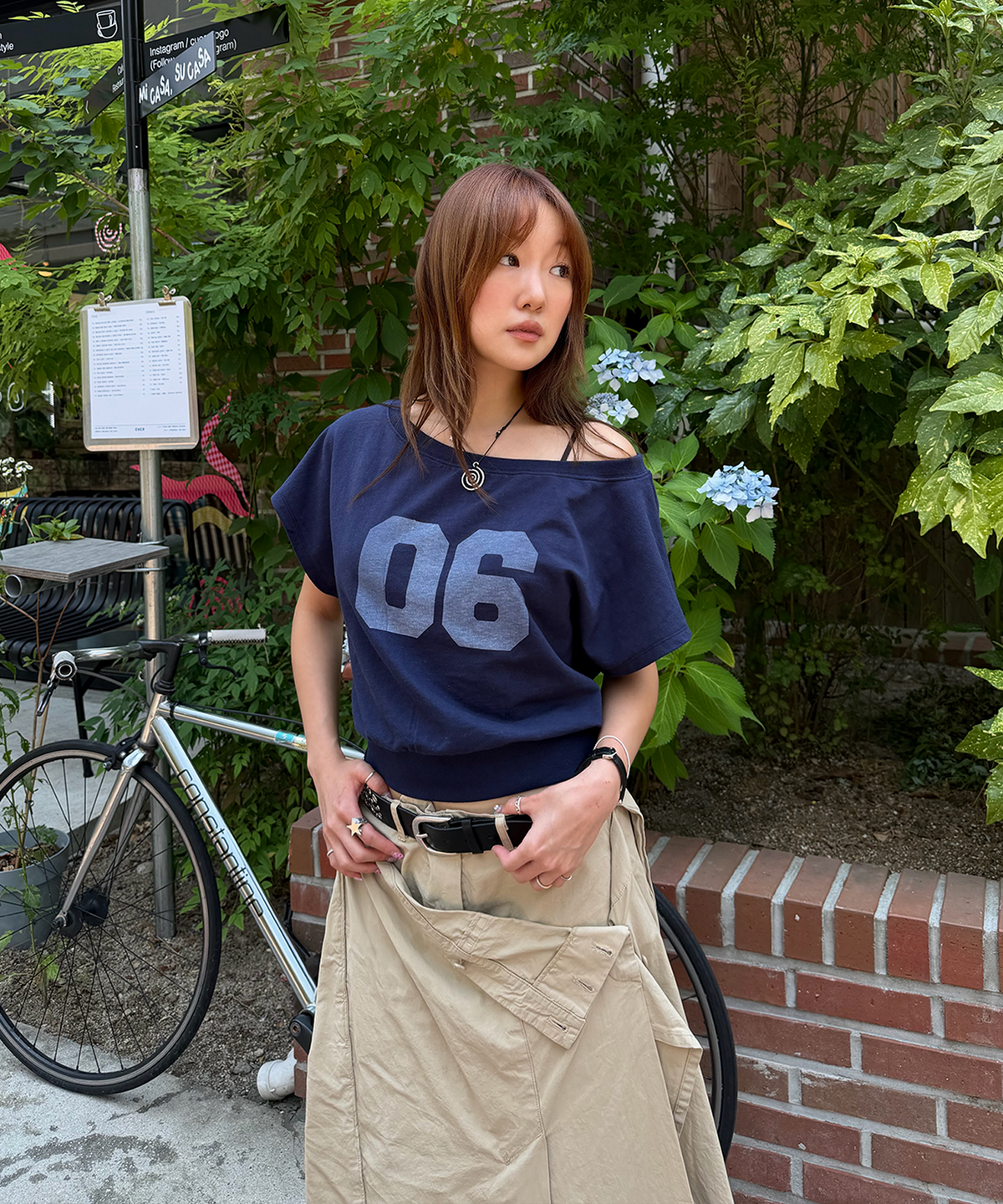 홈바디띵즈(HOMEBODY THINGS) One -Shoulder T-Shirt (NAVY)