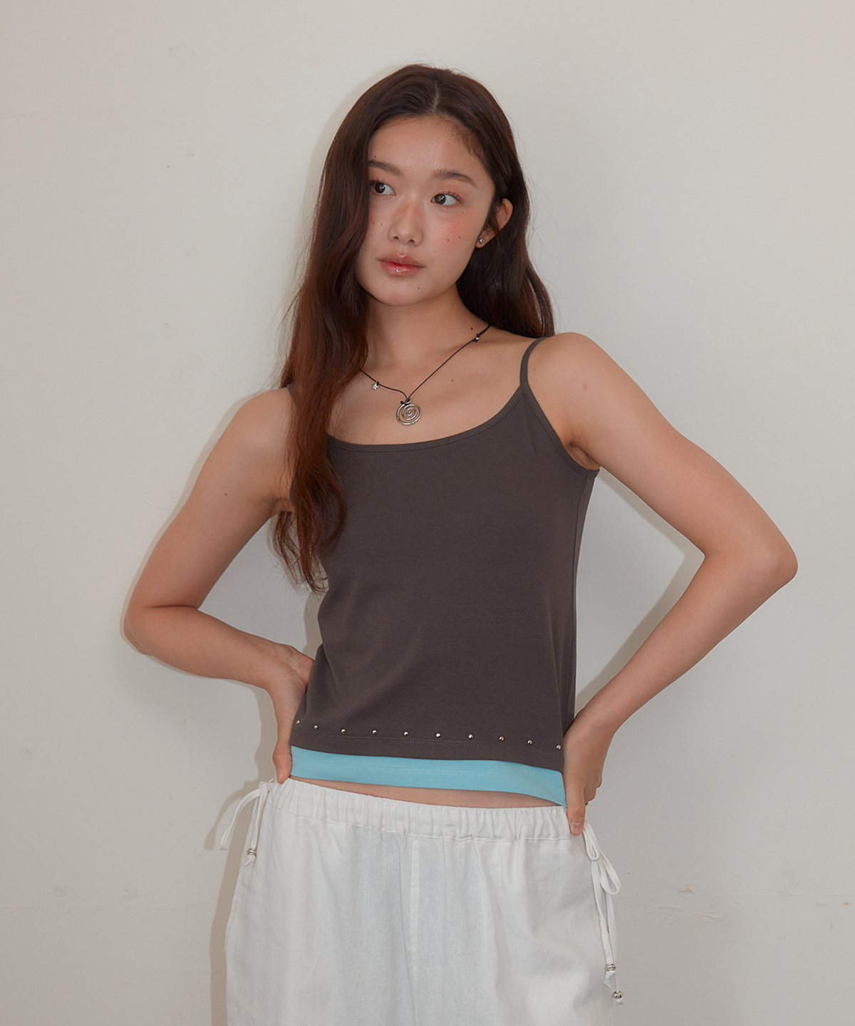 홈바디띵즈(HOMEBODY THINGS) Layered Studded Sleeveless (BROWN - BLUE)