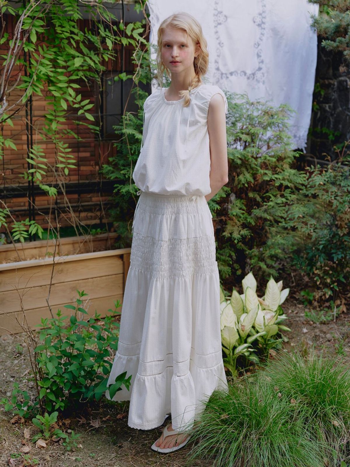 뮈뮈에르(MUEMUER) Ethereal Two-Way Sleeveless Blouse MU2635BL317M