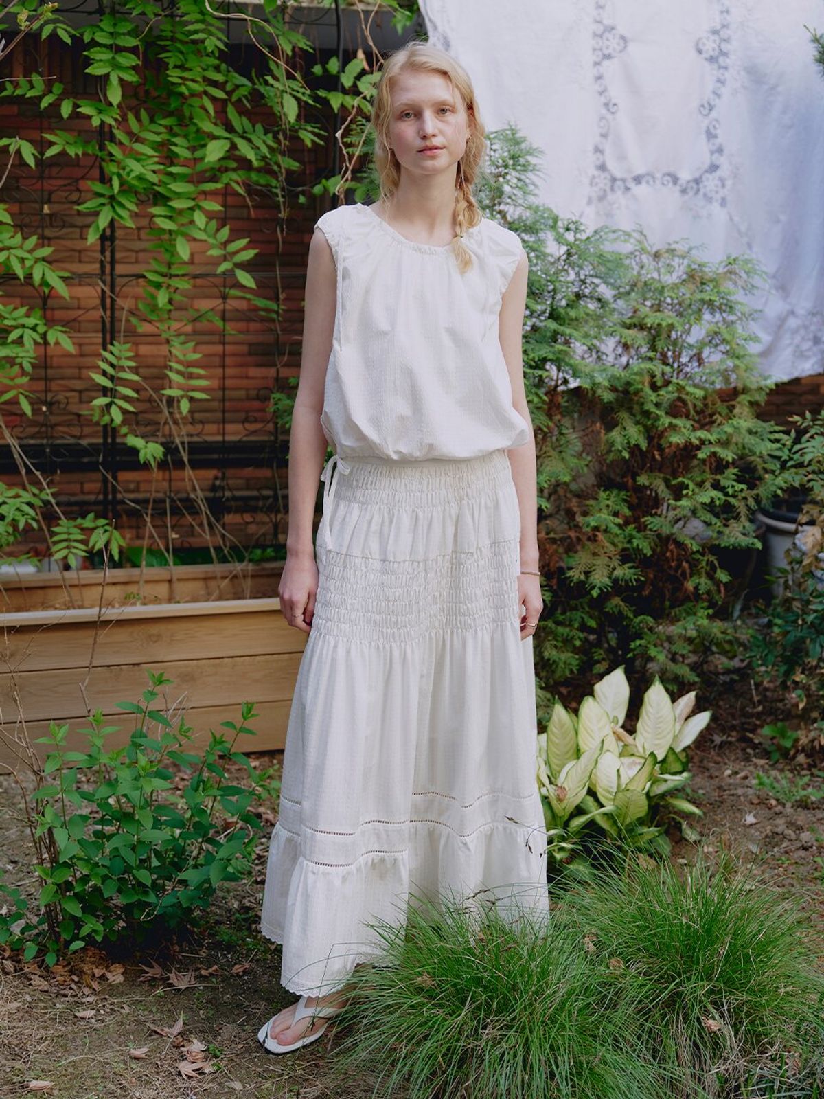 뮈뮈에르(MUEMUER) Ethereal Two-Way Sleeveless Blouse MU2635BL317M