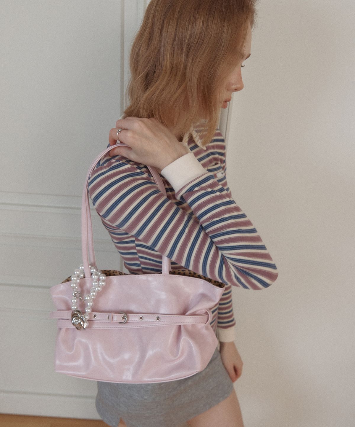 레터리(LETERIE) MELLOW REVERSIBLE BELT TOTE BAG_PINK