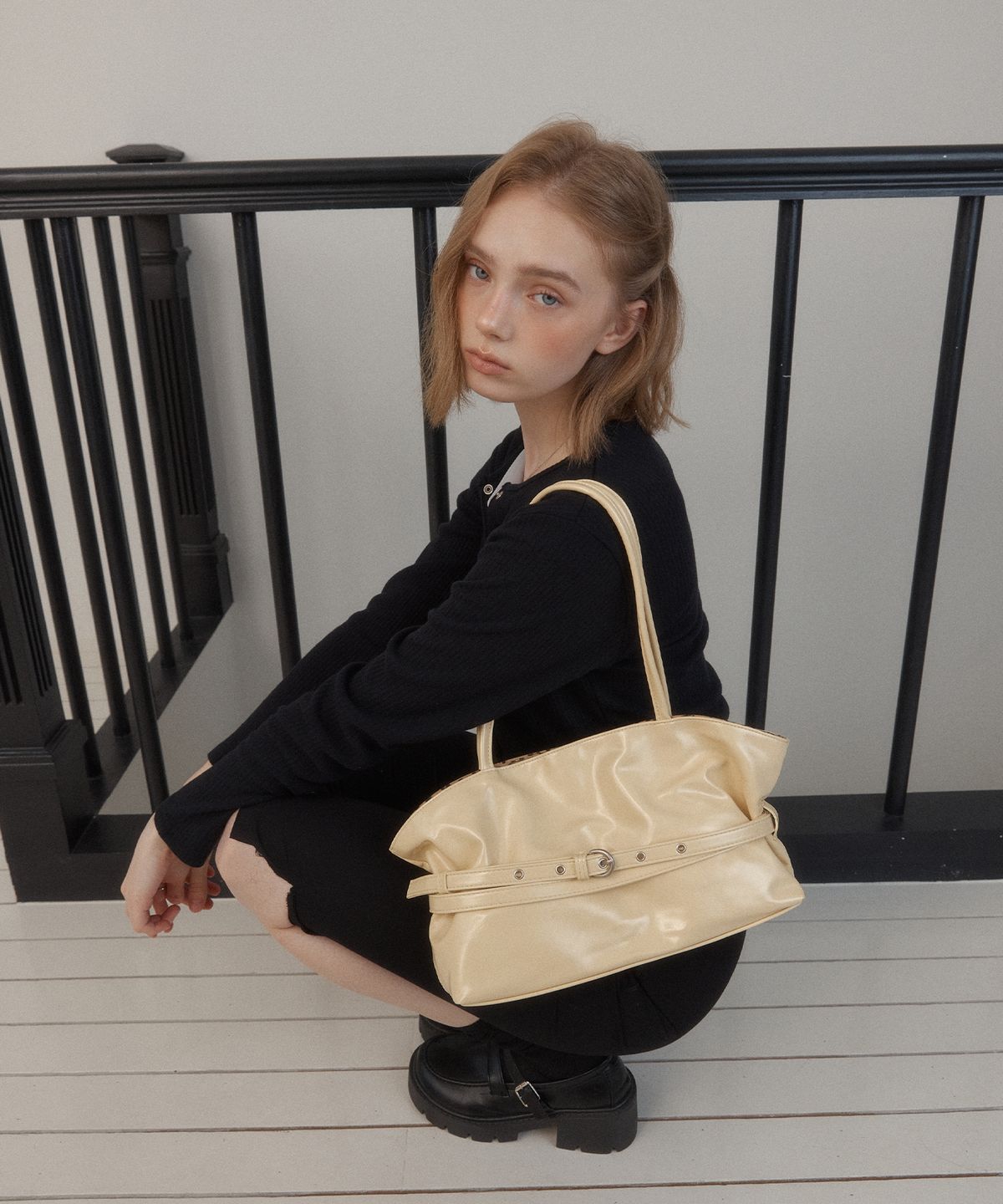 레터리(LETERIE) MELLOW REVERSIBLE BELT TOTE BAG_BUTTER