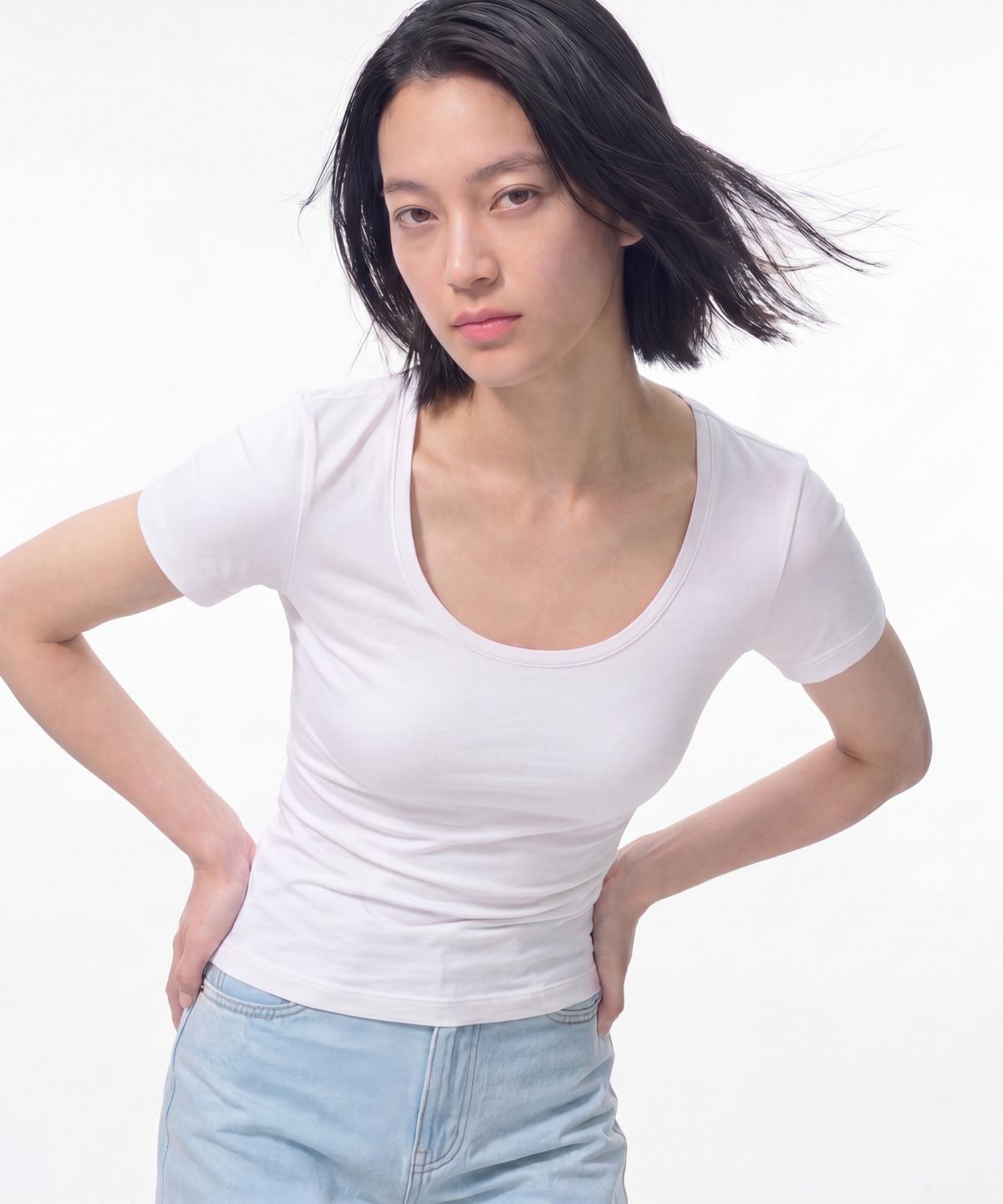 베이직하우스(BASIC HOUSE) 여성 모달 스판 U넥 슬림핏 반팔티셔츠 화이트