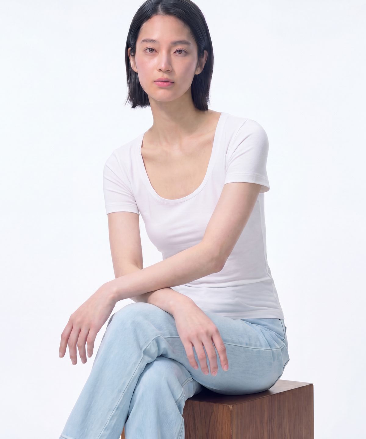 베이직하우스(BASIC HOUSE) 여성 모달 스판 U넥 슬림핏 반팔티셔츠 화이트