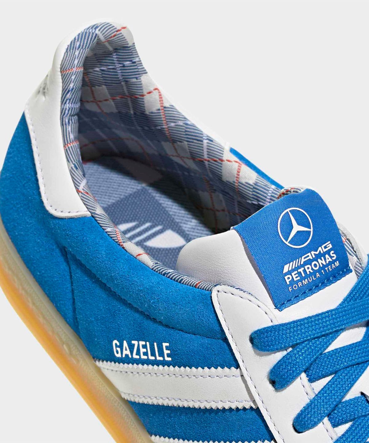 아디다스(ADIDAS) 메르세데스 AMG 페트로나스 F1 팀 가젤 인도어 - 블루버드:화이트 / KJ3264