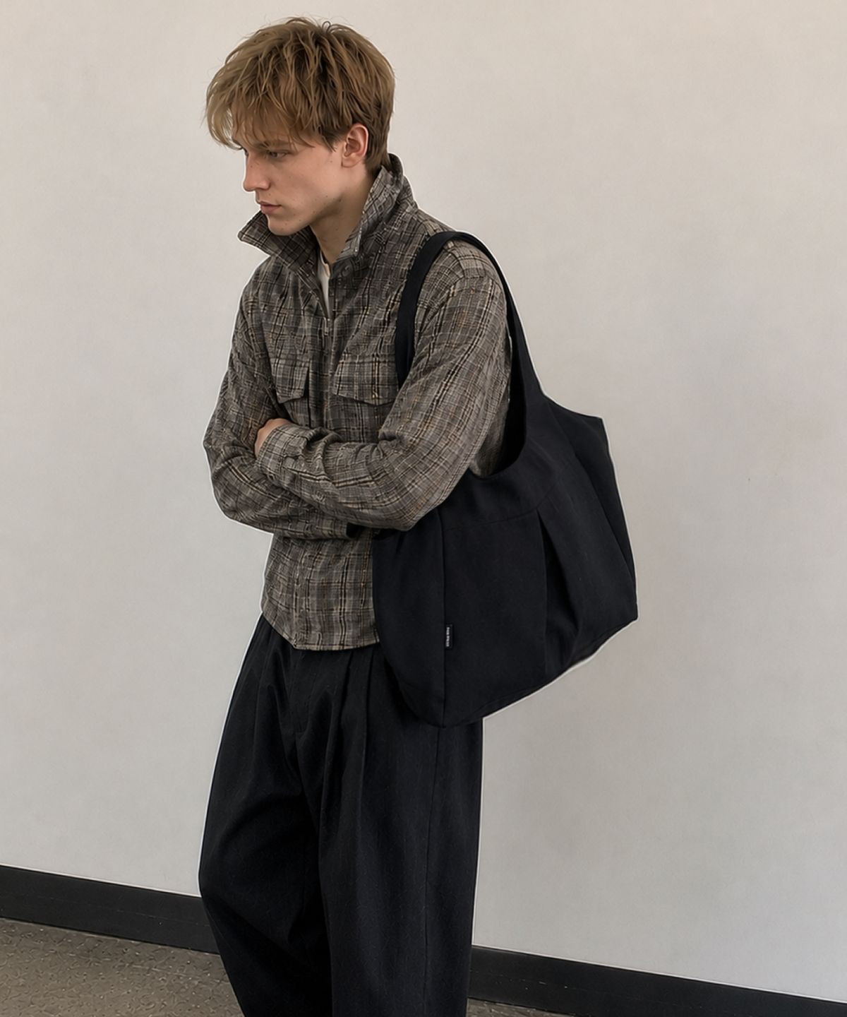 더페이즈(THE PAZE) P.5 BLUE BLACK SHOULDER BAG