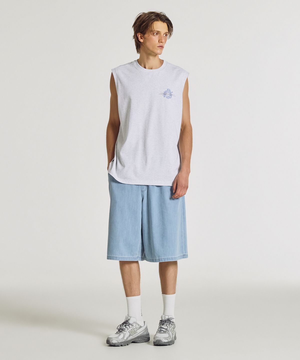 뉴발란스(NEW BALANCE) NBNGG3A023 / UNI Archive Pace Circle 그래픽 나시티 (L/GRAY)