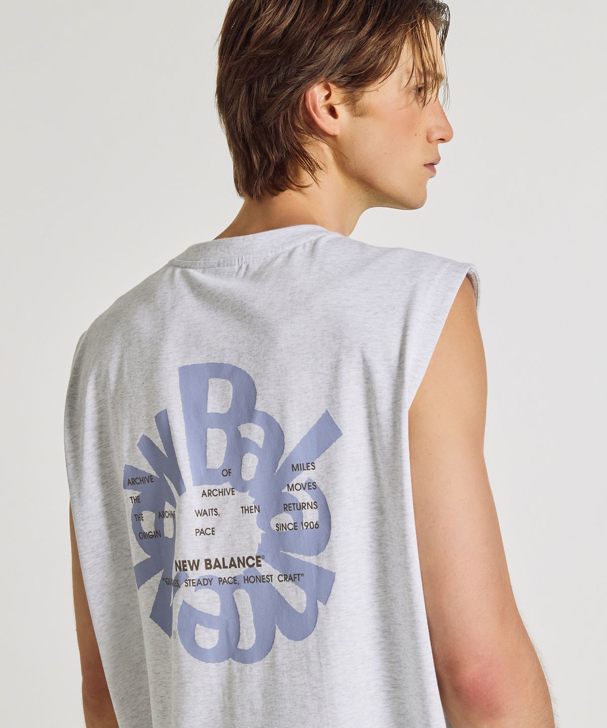 뉴발란스(NEW BALANCE) NBNGG3A023 / UNI Archive Pace Circle 그래픽 나시티 (L/GRAY)