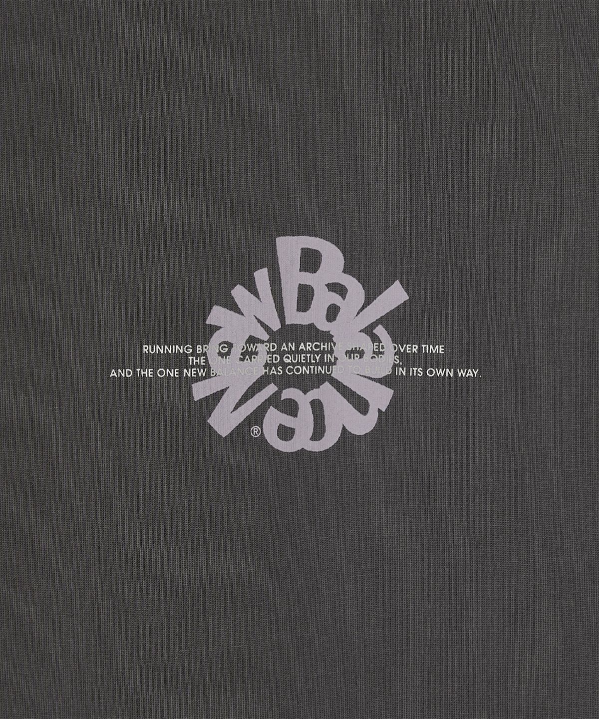 뉴발란스(NEW BALANCE) NBNGG3A023 / UNI Archive Pace Circle 그래픽 나시티 (CHARCOAL)