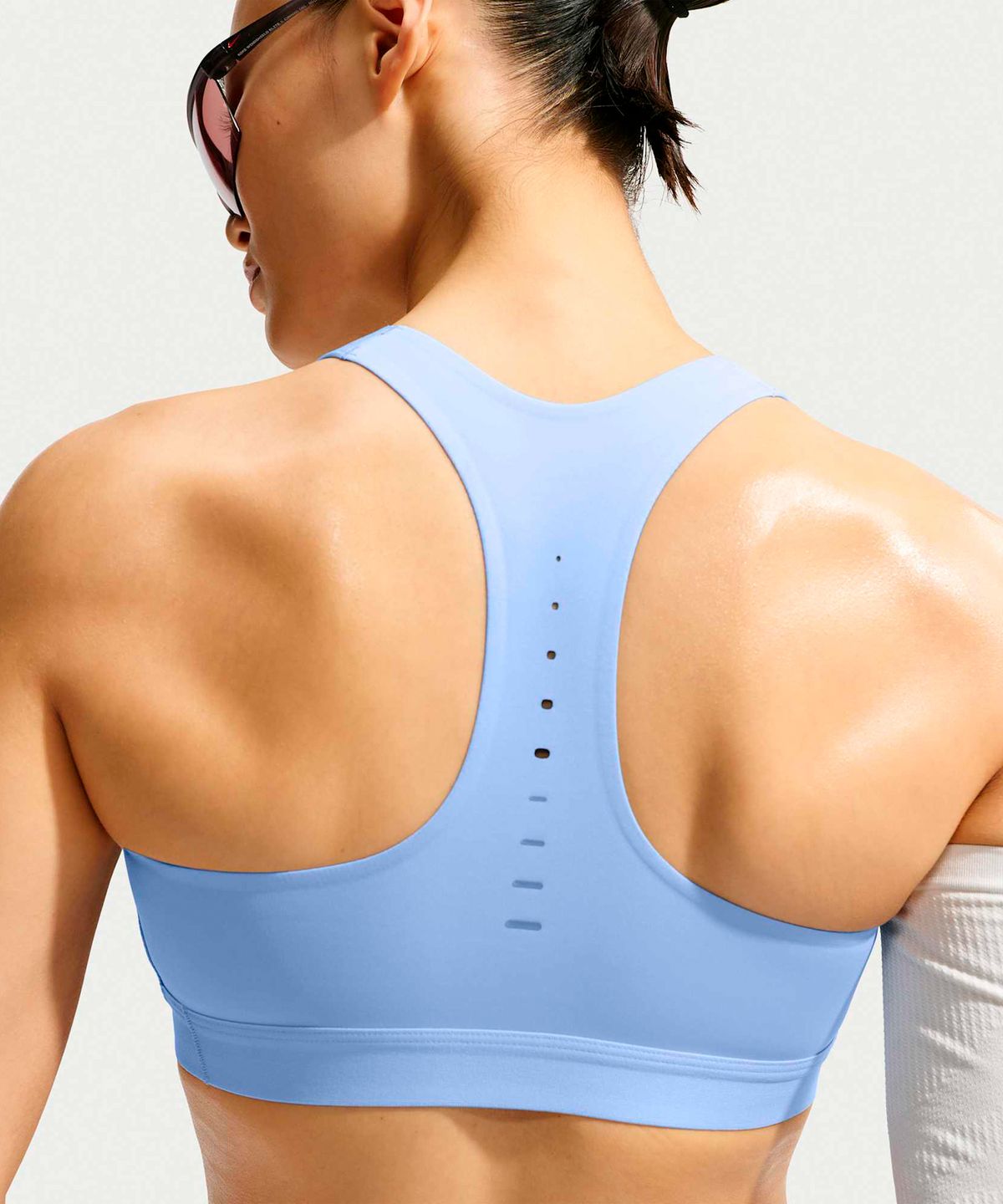 나이키(NIKE) 스위프트 하이 서포트 라이틀리 라인드 스포츠 브라 W - 알루미늄 / HM5221-468
