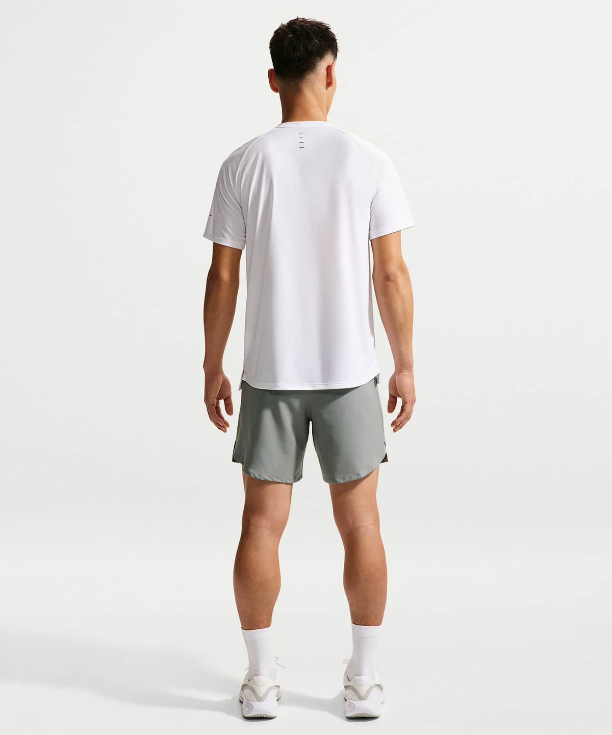 나이키(NIKE) 스트라이드 드라이 핏 7인치 브리프 라인드 러닝 쇼츠 M - 스모크 그레이 / IF2047-084