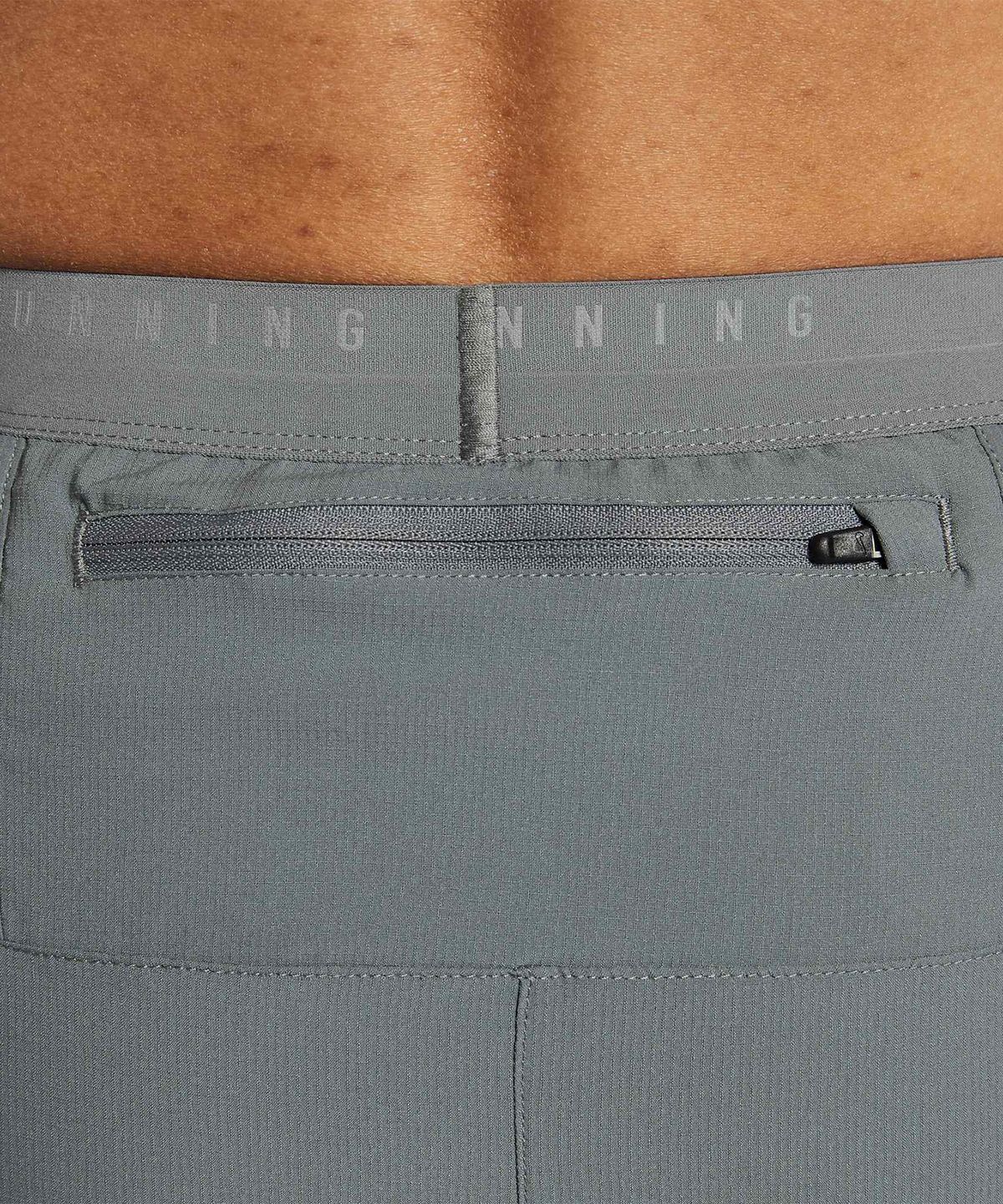 나이키(NIKE) 스트라이드 드라이 핏 7인치 브리프 라인드 러닝 쇼츠 M - 스모크 그레이 / IF2047-084