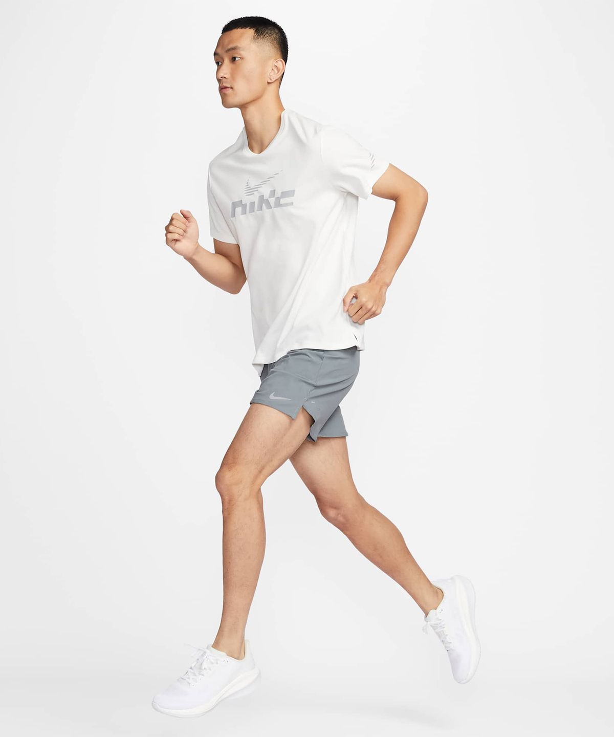 나이키(NIKE) 스트라이드 드라이 핏 7인치 브리프 라인드 러닝 쇼츠 M - 스모크 그레이 / IF2047-084