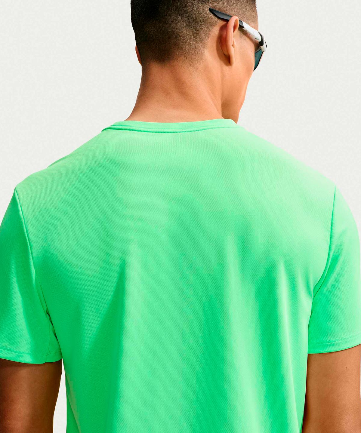 나이키(NIKE) 마일러 드라이 핏 UV 차단 반소매 러닝 탑 M - 일루전 그린:큐컴버 캄 / IF2083-336