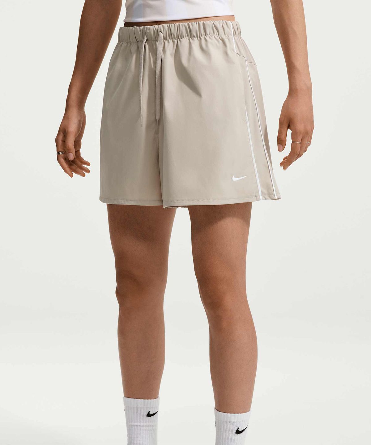 나이키(NIKE) 스포츠웨어 루즈 미드라이즈 쇼츠 W - 크림 II:화이트 / IM8190-236